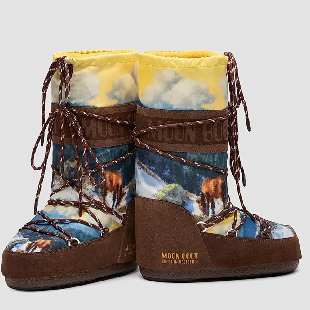 Moon Boot
MB × Guest In Residence Icon High Postcard Suede Boots
